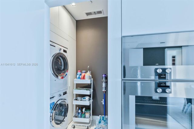 300 Biscayne Blvd Way 5105W, Miami, FL 33131