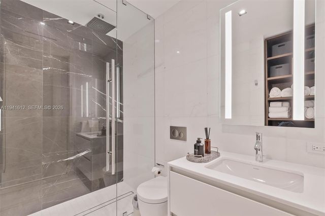 300 Biscayne Blvd Way 5105W, Miami, FL 33131