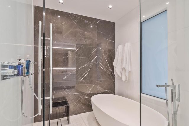 300 Biscayne Blvd Way 5105W, Miami, FL 33131