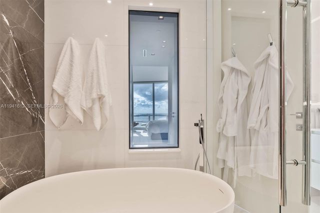 300 Biscayne Blvd Way 5105W, Miami, FL 33131