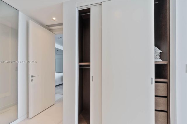 300 Biscayne Blvd Way 5105W, Miami, FL 33131