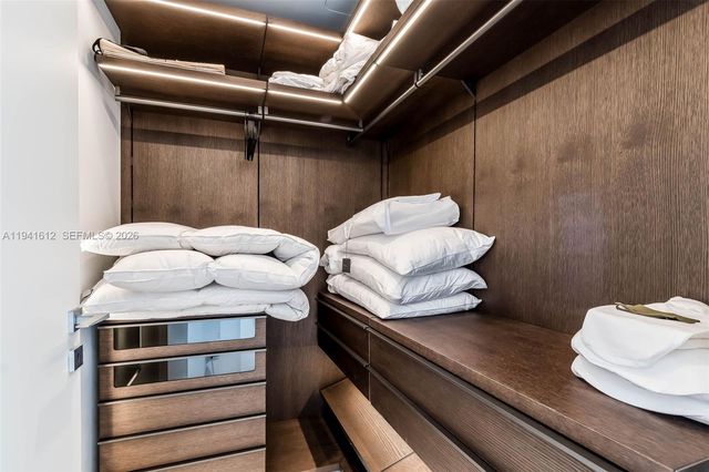 300 Biscayne Blvd Way 5105W, Miami, FL 33131