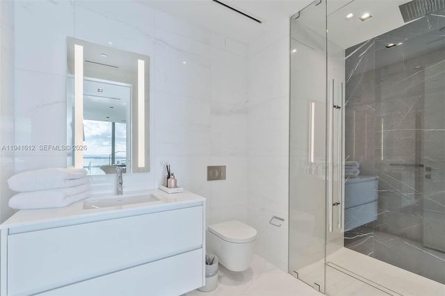 300 Biscayne Blvd Way 5105W, Miami, FL 33131