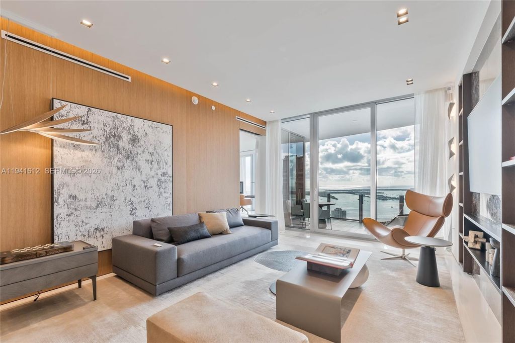 300 Biscayne Blvd Way 5105W, Miami, FL 33131