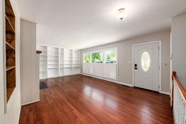 297 E Clearview Avenue, Worthington, OH 43085
