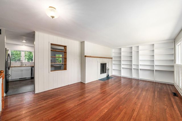 297 E Clearview Avenue, Worthington, OH 43085