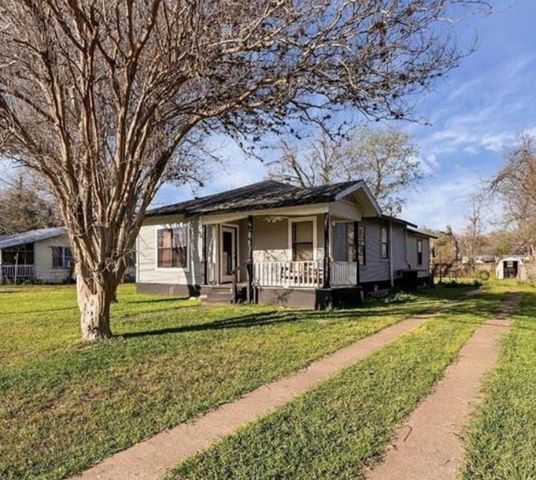 1120 Saint Paul ST, Gonzales, TX 78629