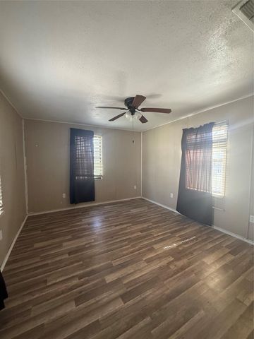 1120 Saint Paul ST, Gonzales, TX 78629