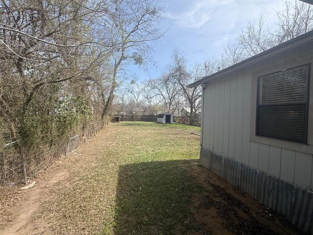 1120 Saint Paul ST, Gonzales, TX 78629