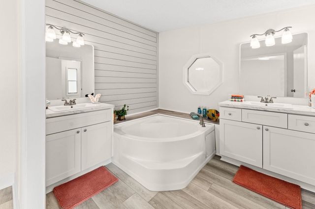 160 Saint Christopher Circle, Pawleys Island, SC 29585