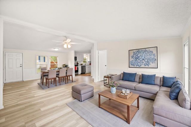 160 Saint Christopher Circle, Pawleys Island, SC 29585