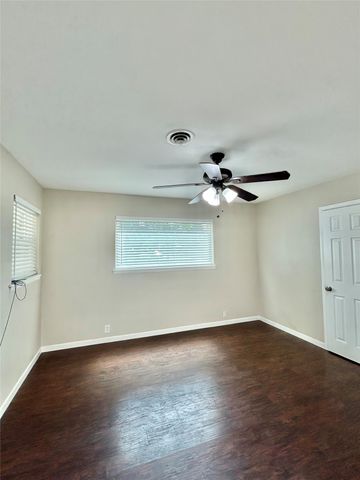 306 Line Drive, Gainesville, TX 76240