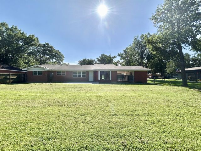 306 Line Drive, Gainesville, TX 76240
