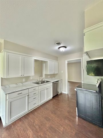 306 Line Drive, Gainesville, TX 76240