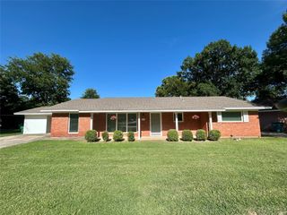 306 Line Drive, Gainesville, TX 76240