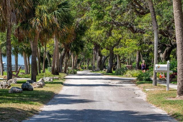 439 LOUDEN AVENUE, Dunedin, FL 34698
