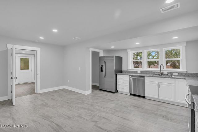 17 Burton Road, Southport, NC 28461