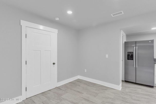 17 Burton Road, Southport, NC 28461