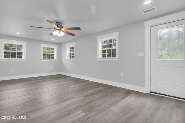 17 Burton Road, Southport, NC 28461