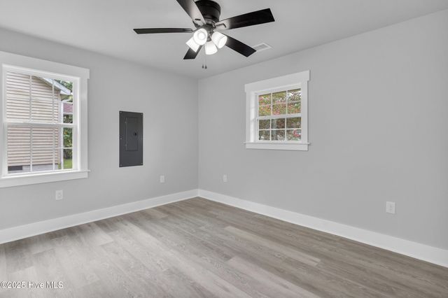 17 Burton Road, Southport, NC 28461