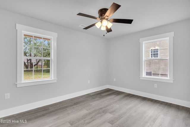 17 Burton Road, Southport, NC 28461