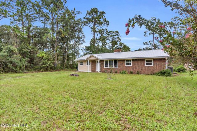 17 Burton Road, Southport, NC 28461