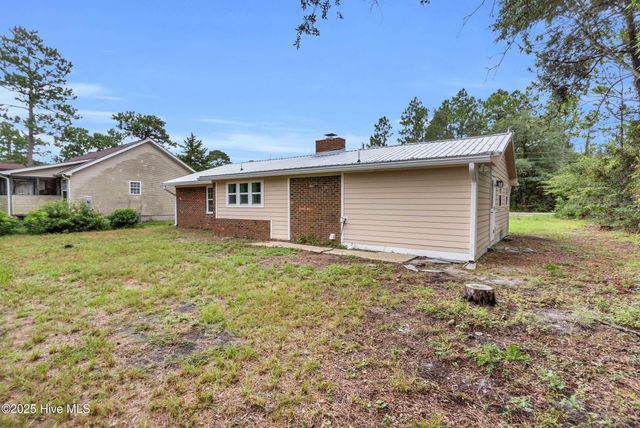 17 Burton Road, Southport, NC 28461