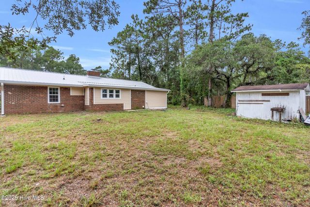 17 Burton Road, Southport, NC 28461