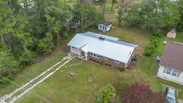 17 Burton Road, Southport, NC 28461