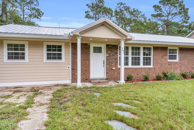 17 Burton Road, Southport, NC 28461