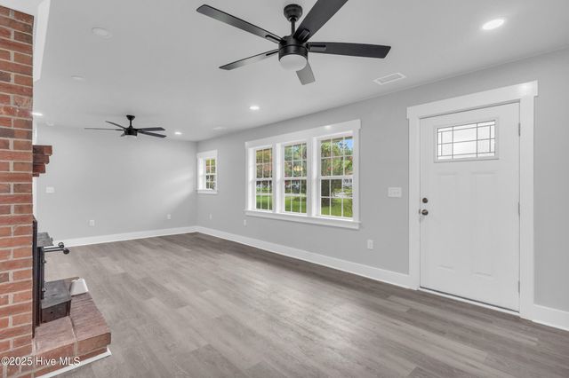 17 Burton Road, Southport, NC 28461