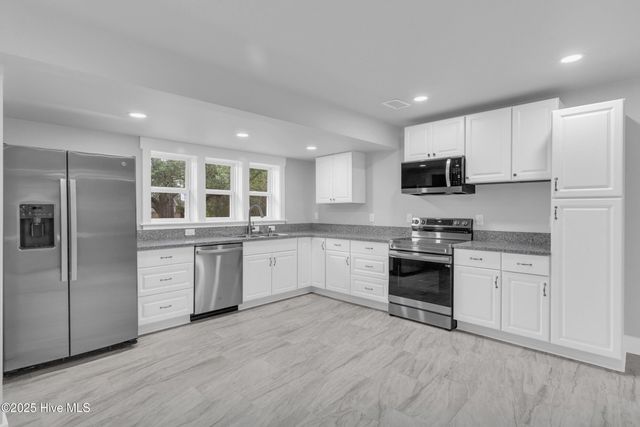 17 Burton Road, Southport, NC 28461