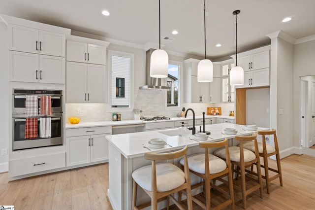 520 Rosedale Way, Seneca, SC 29672