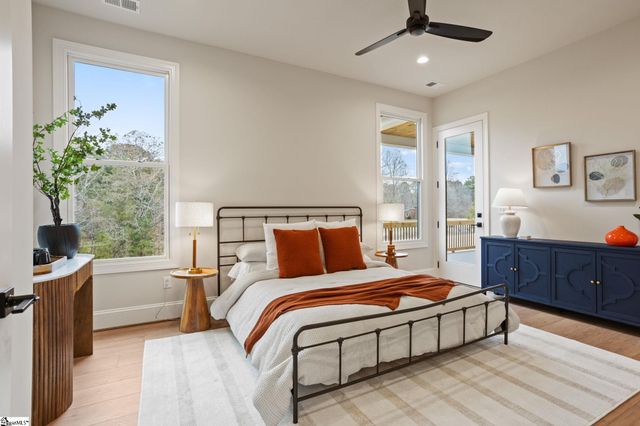 520 Rosedale Way, Seneca, SC 29672