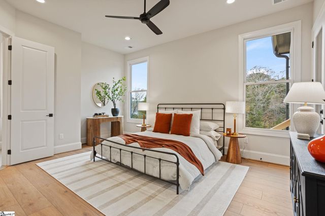 520 Rosedale Way, Seneca, SC 29672