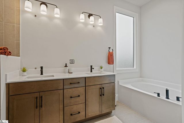 520 Rosedale Way, Seneca, SC 29672