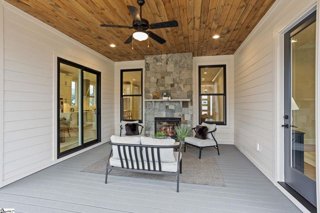 520 Rosedale Way, Seneca, SC 29672