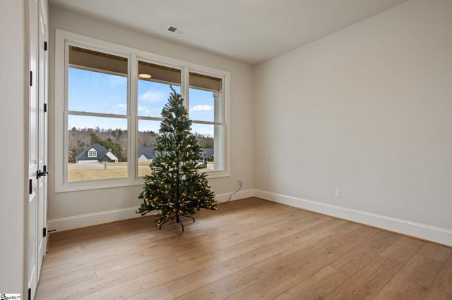 520 Rosedale Way, Seneca, SC 29672