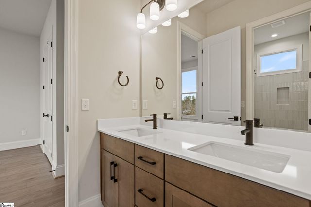 520 Rosedale Way, Seneca, SC 29672