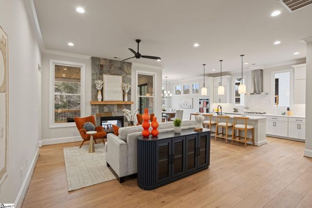 520 Rosedale Way, Seneca, SC 29672