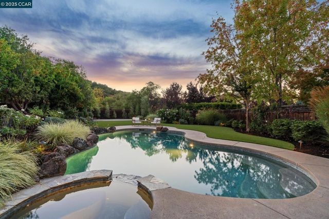 1255 Sunrise Ridge Dr, Lafayette, CA 94549