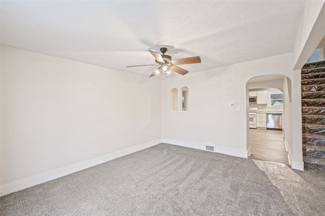 1124 Walker Street, Des Moines, IA 50316