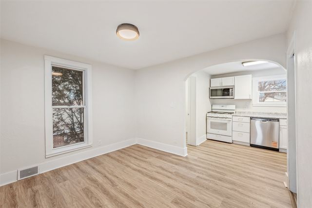 1124 Walker Street, Des Moines, IA 50316