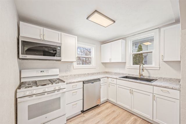 1124 Walker Street, Des Moines, IA 50316