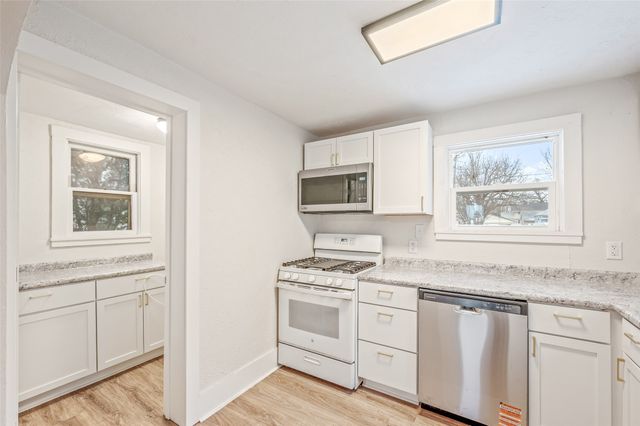 1124 Walker Street, Des Moines, IA 50316