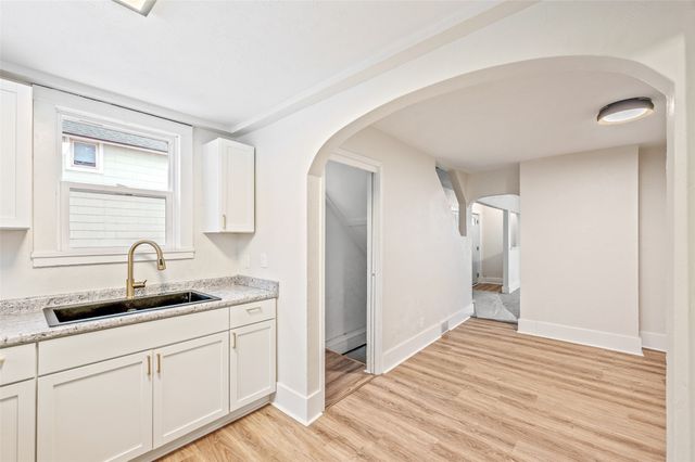 1124 Walker Street, Des Moines, IA 50316