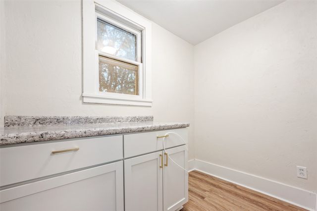 1124 Walker Street, Des Moines, IA 50316