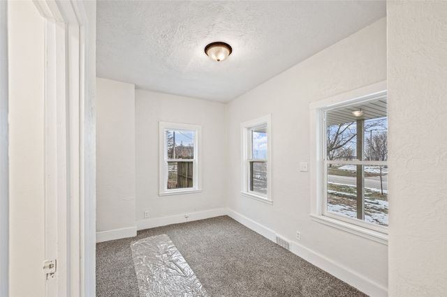 1124 Walker Street, Des Moines, IA 50316