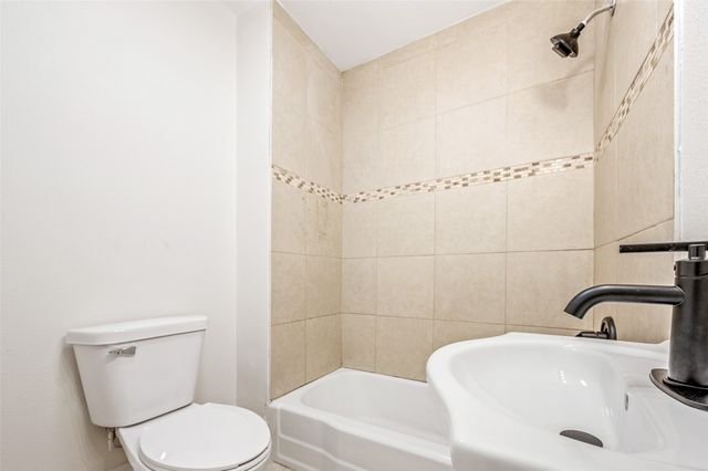 1124 Walker Street, Des Moines, IA 50316