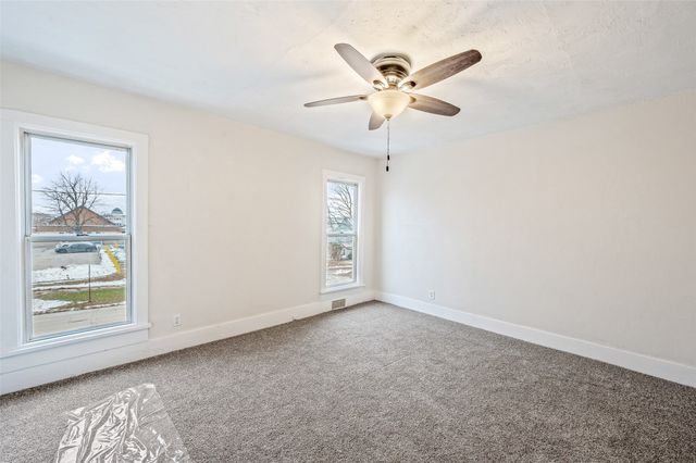 1124 Walker Street, Des Moines, IA 50316